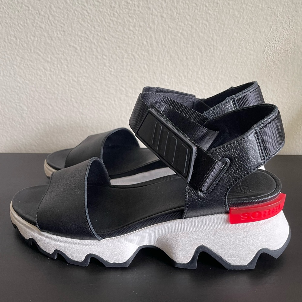 Women’s Sorel Kinetic Sandal size 9